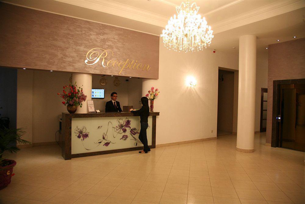 Flowers Hotel Chisinau Exterior foto